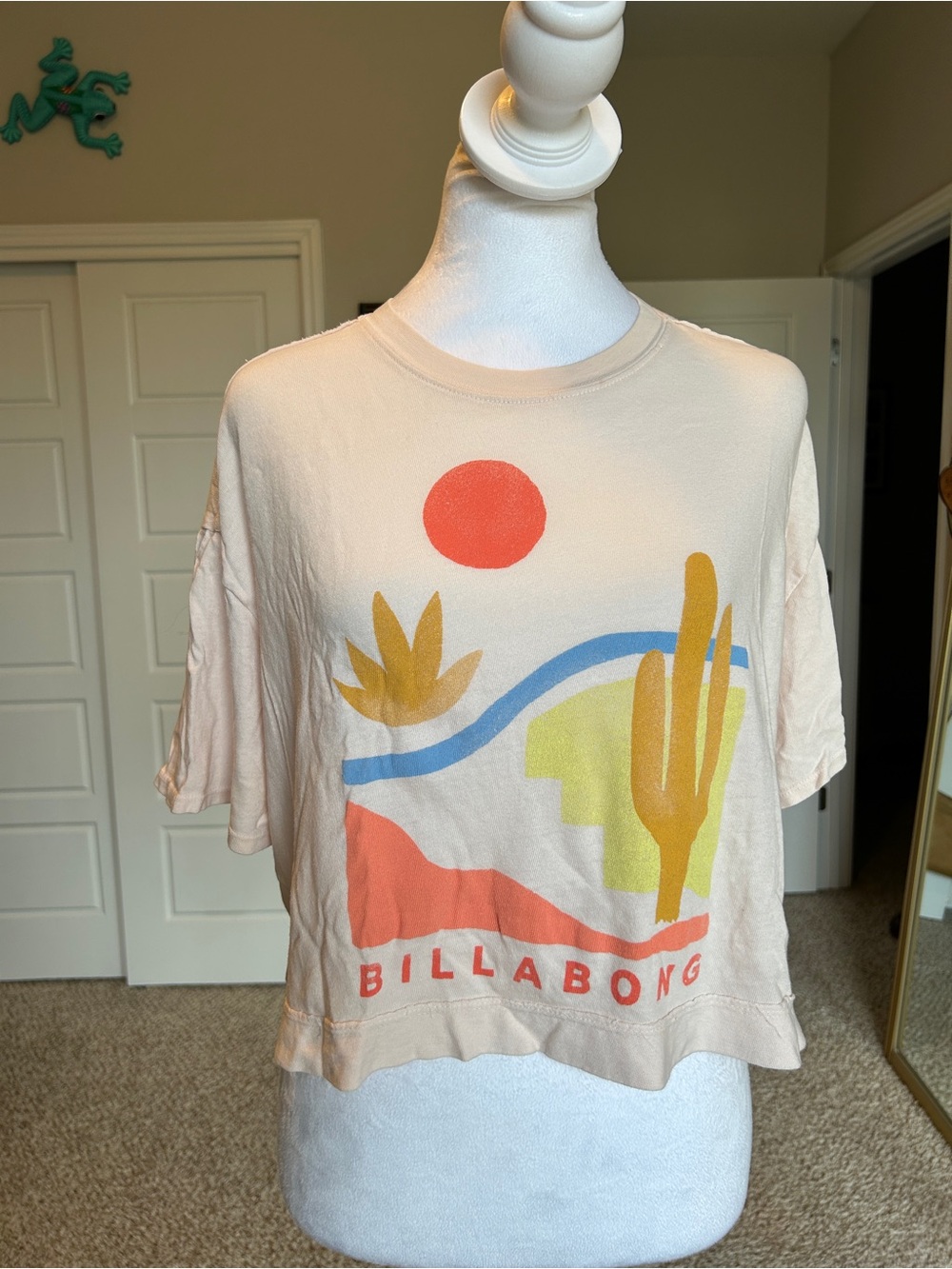Billabong Cropped Desert Landscape Boxy Tee Shirt Size Medium